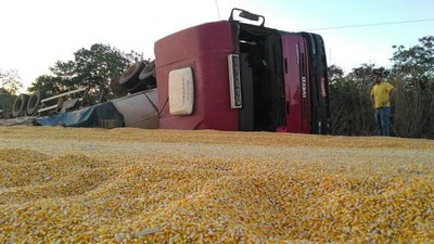Caminhão Tombado 1