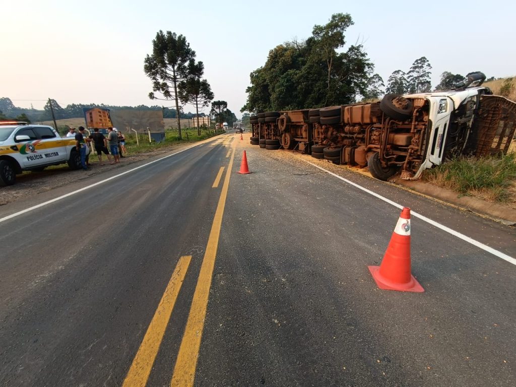 Caminhão Tombado 3